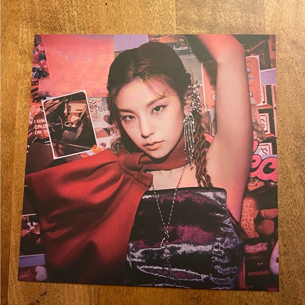 Guess who yeji pre order benefit